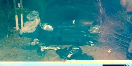 Maşina a ajuns pe un câmp. 