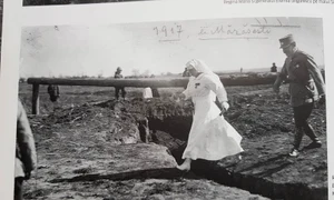 Pinteni și medalii vs cămăși albe și crini jpeg