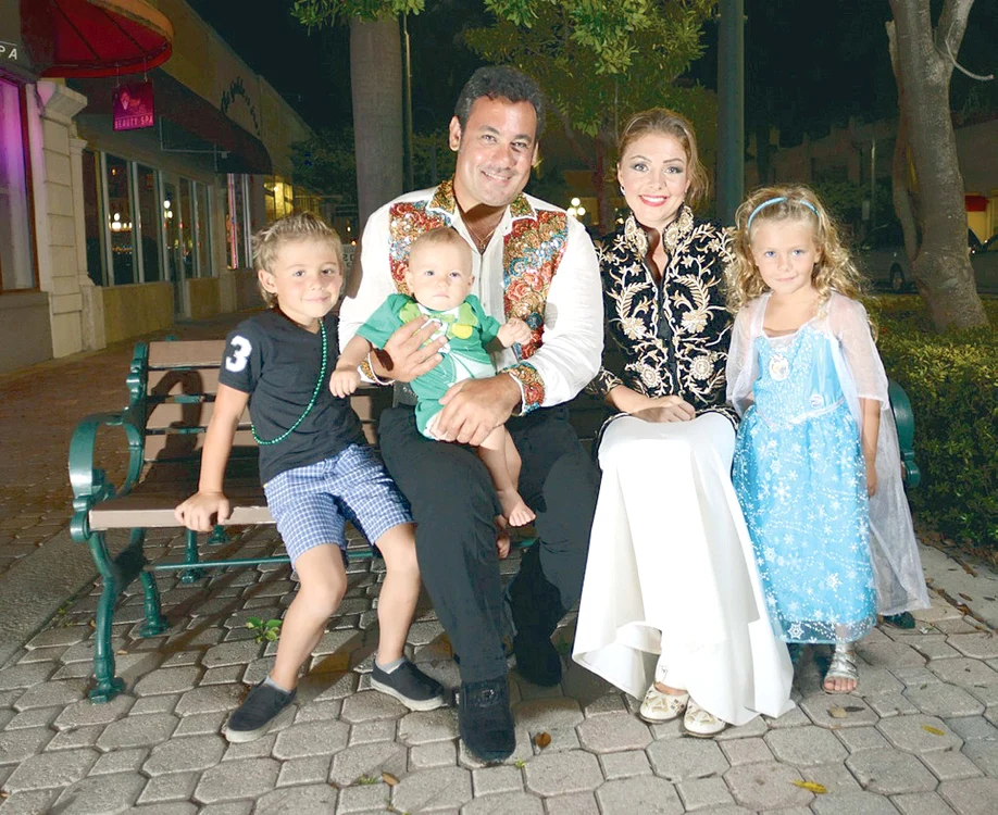
    Ionuţ Dolănescu  se mândreşte cu  o familie frumoasă  