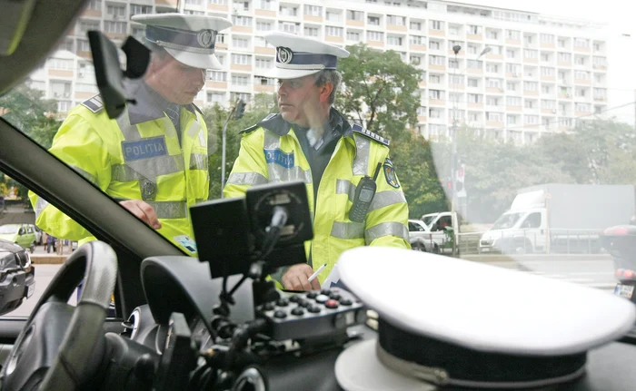 
    Ludovic Orban vrea să desfiinţeze cumulul de pensie şi salariu: «Nu este normal ca persoane care s-au retras din activitate la 40 de ani să beneficieze şi de un venit din sistemul public»  