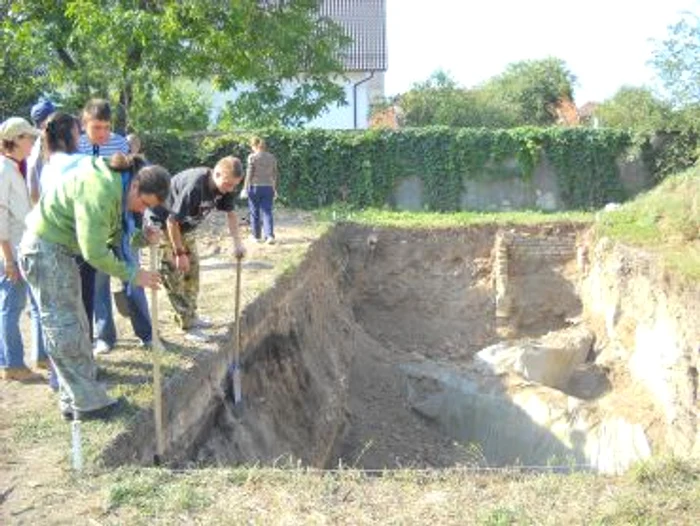 Alba Iulia: Săpăturile arheologice la Palatul guvernatorului au fost reluate