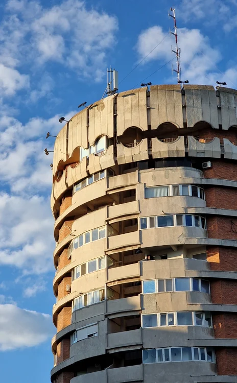 Blocul creion, cel care susține faleza mării la Constanța