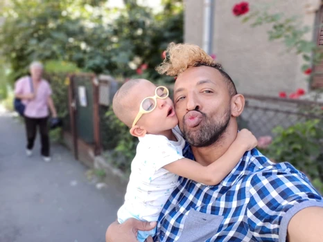 Fiul lui Kamara are paralizie cerebală Cu toate astea, memoria lui e brici la muzică jpeg