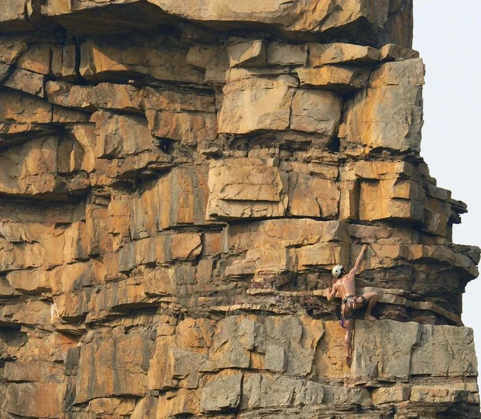 
    Face alpinism în pielea goală (Foto: reuters)  