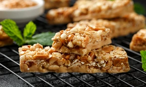 Batoane cu miere si nuci  Sursa foto shutterstock 2139679543 jpg