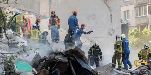 Atac rusesc asupra unui bloc de locuințe din Kiev FOTO EPA EFE jpg