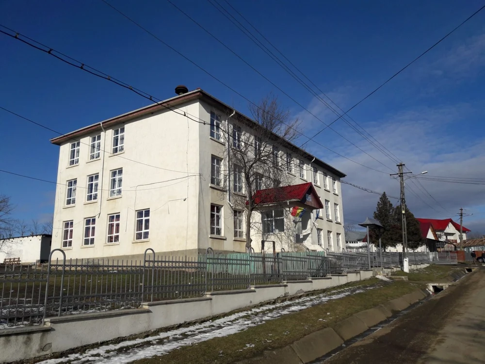 Şcoala din Gorbăneşti, unde au fost amenajate toaletele FOTO Cosmin Zamfirache