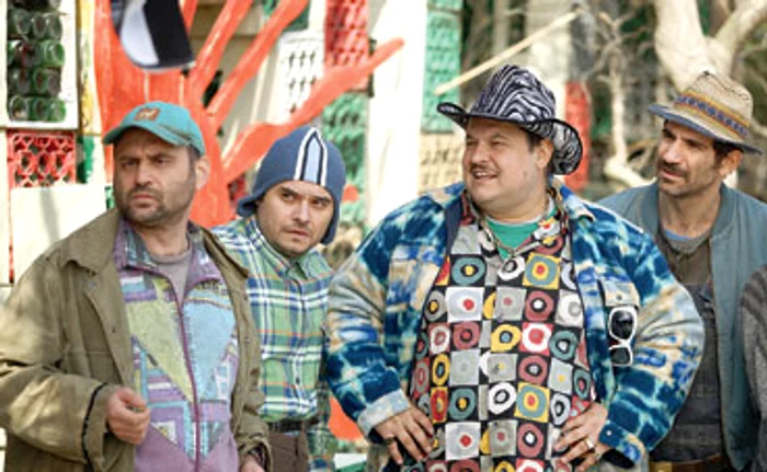 Celentano (Adrian Văncică), Dorel (Mihai Rait), Bobiţă (Mihai Bobonete) şi Firicel (Toma Cuzin)