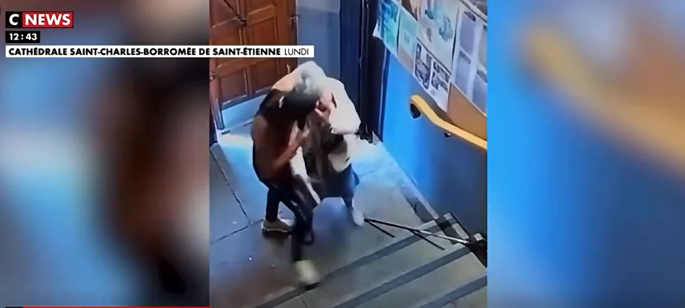 Un român condamnat la doi ani de închisoare după ce a jefuit o pensionară. FOTO: Captură Video 