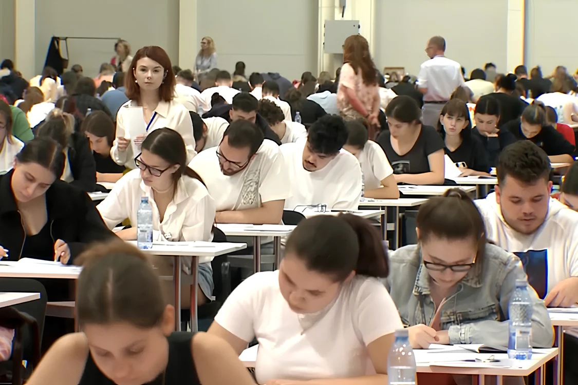 candidatii aflati la examenul de admitere al umf carol davila bucuresti