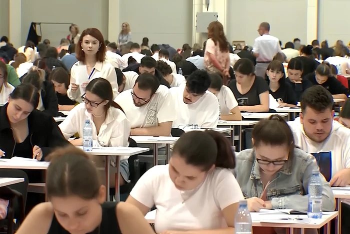 candidatii aflati la examenul de admitere al umf carol davila bucuresti