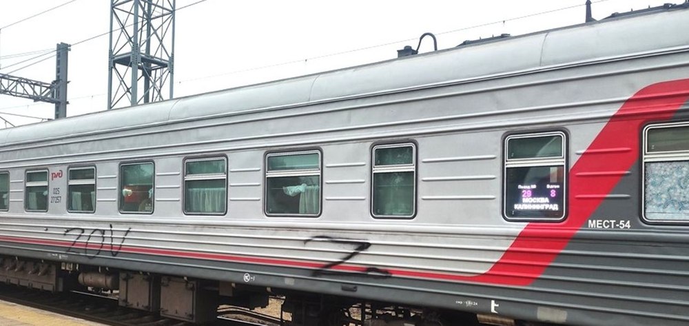 Tren rusesc cu simbolul „Z”, interzis de polițiștii de frontieră din Lituania. Ce a făcut șeful locomotivei