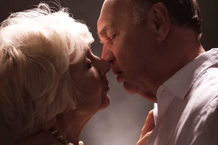 
    Femeile se pot bucura de sex senzaţional şi după 50 de anifoto:123RF  