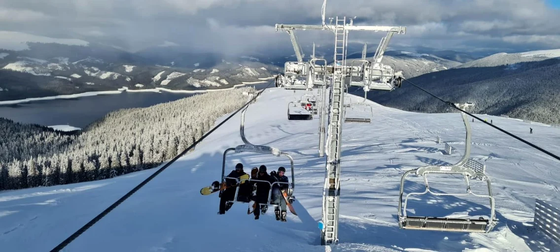 Imagini cu Domeniul Schiabil Transalpina Voineasa - Vâlcea înaintea Crăciunului 2021 Foto Domeniul Schiabil Transalpina Voineasa - Vâlcea
