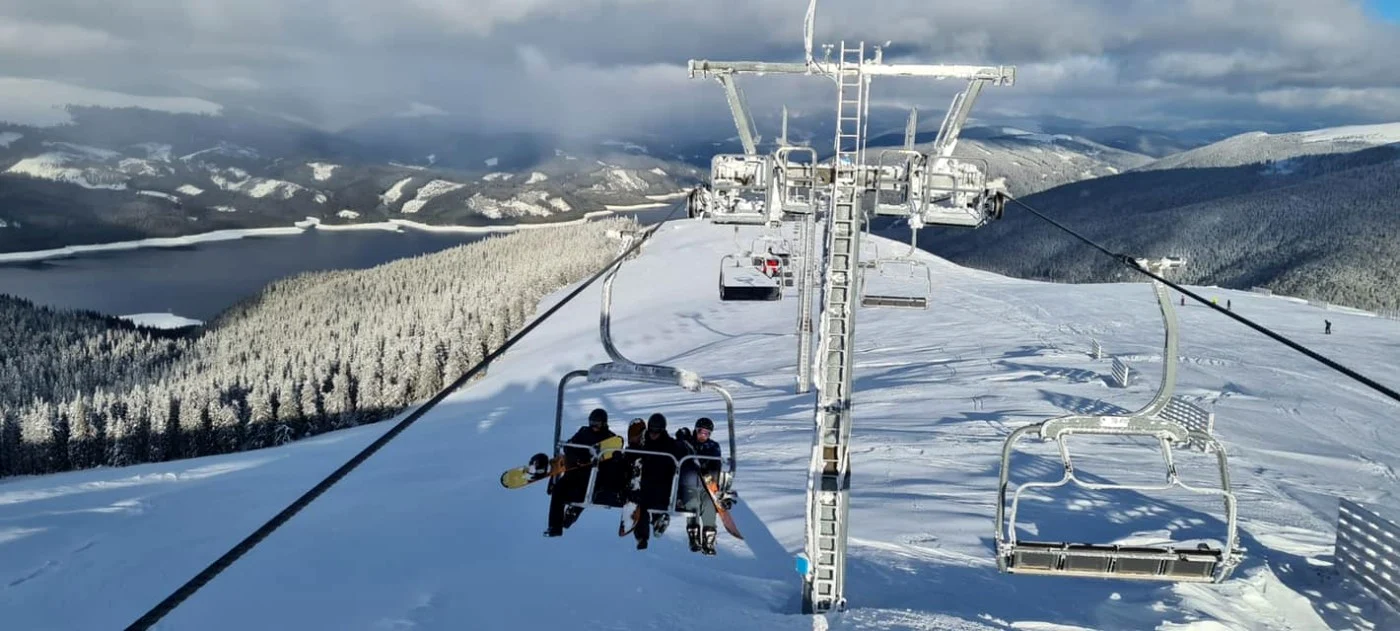 Imagini cu Domeniul Schiabil Transalpina Voineasa - Vâlcea înaintea Crăciunului 2021 Foto Domeniul Schiabil Transalpina Voineasa - Vâlcea