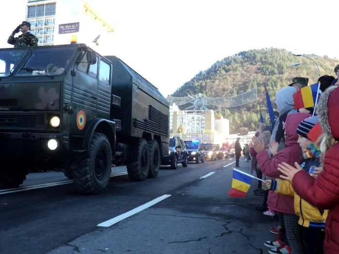 Parada militară a avut loc în centrul oraşului FOTO: Florin Jbanca