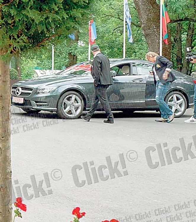 Reghe s-a grăbit de la aeroport să ajunga la Ţiriac Auto, acolo unde avea să cheltuiască o sumă uriaşă