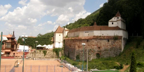Bastionul Postăvarilor lăsat de izbelişte