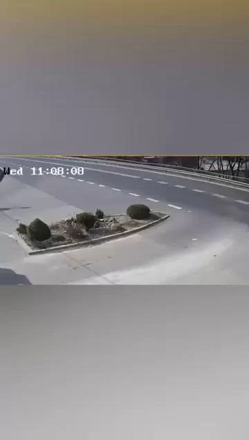 Victima unui accident rutier, rănită din nou după ce ambulanța care îl preluase s-a ciocnit cu un camion de salubritate