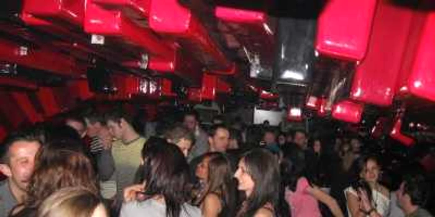 Distracţie diseară în Club Avi-Cola