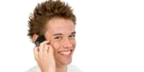 Tinerii renunţă la apelurile vocale în favoarea SMS-urilor