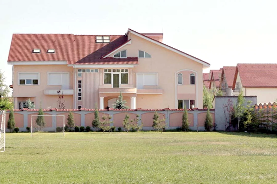 Din vara anului 2011,  Edan şi Vica  Blochina nu s-au  mai întâlnit cu  Victor Piţurcă