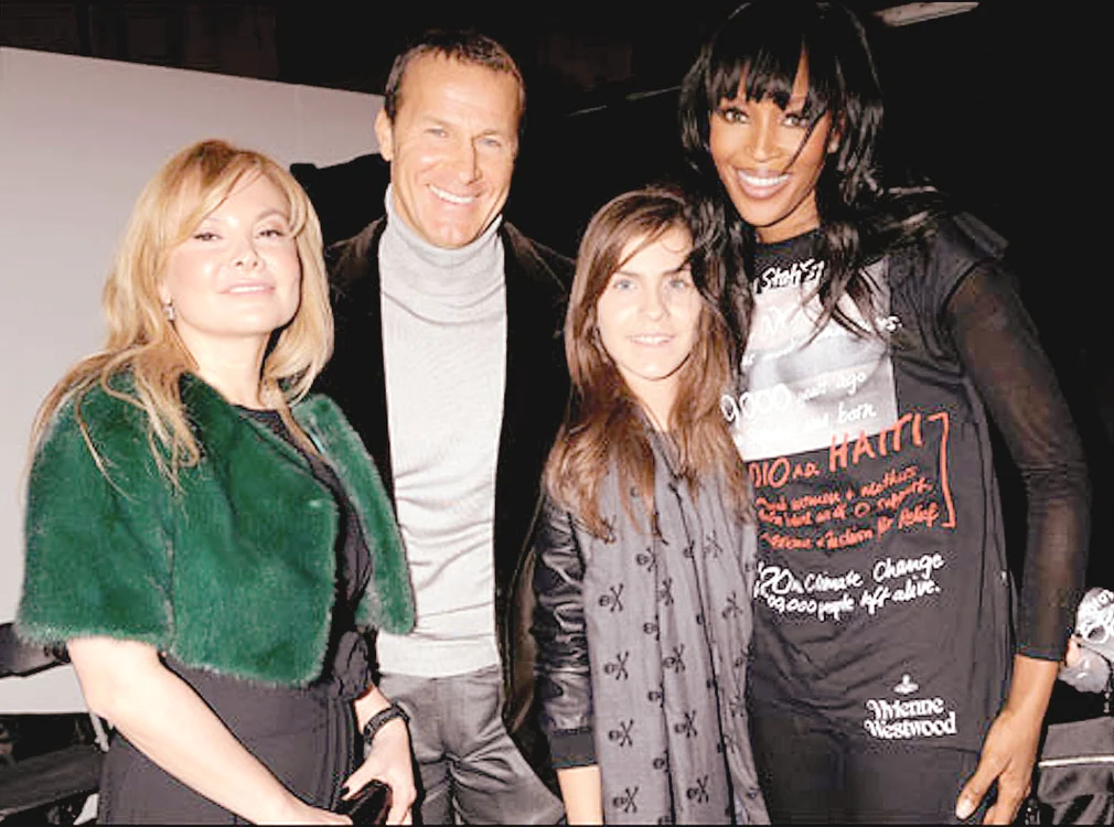 
    De la stânga la dreapta:  Ekaterina Doronina,  Vladislav, Katia şi  Naomi Campbell  