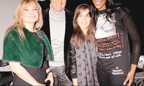 De la stânga la dreapta:  Ekaterina Doronina,  Vladislav, Katia şi  Naomi Campbell jpeg