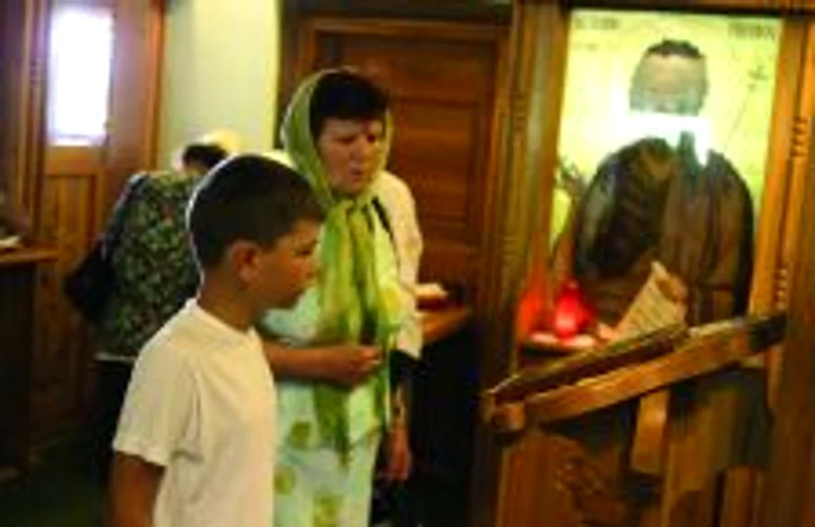 Cu frică de Dumnezeu, credincioşii încearcă să respecte cât mai multe dintre sărbătorile din calendar