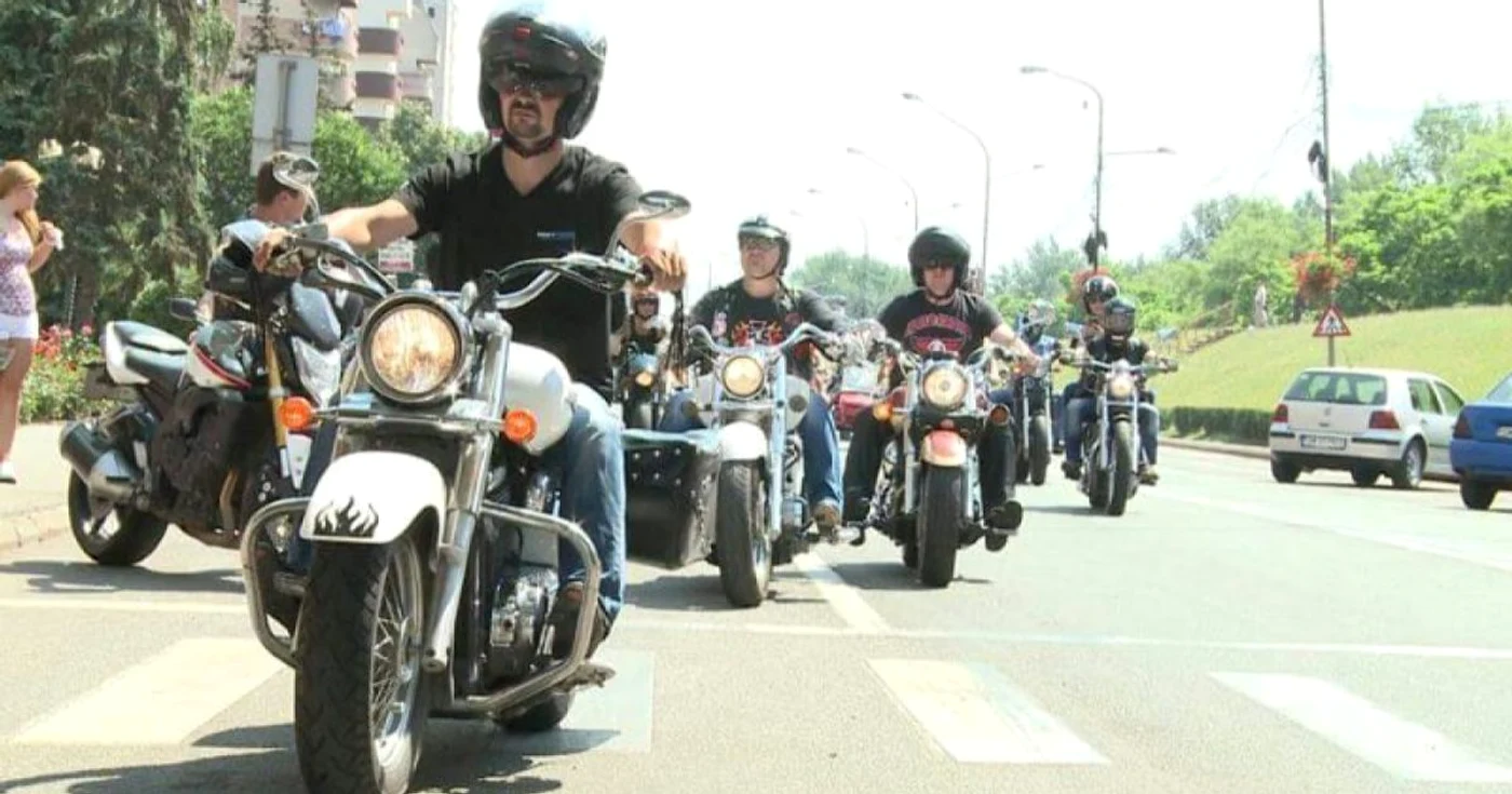 Sambata sute de motociclisti defilat în centrul Sătmarului. FOTO.Adevarul