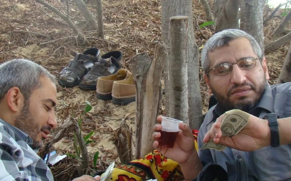 Armata israeliană publică o fotografie cu liderul militar al Hamas, Mohammed Deif, ținând în mână dolari americani