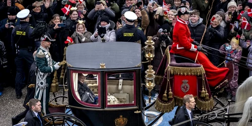 Regina Margrethe escortată spre Palatul Christianborg unde va abdica Foto EPA EFE