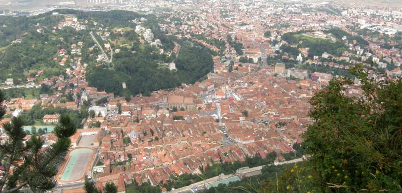 Braşovul se vede superb de la Muntele Tâmpa. FOTOAdevărul.