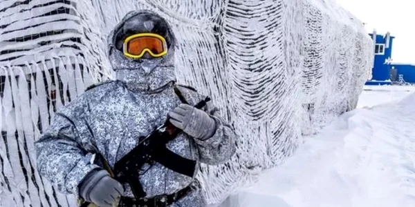 Soldat rus in Arctica FOTO Getty Images