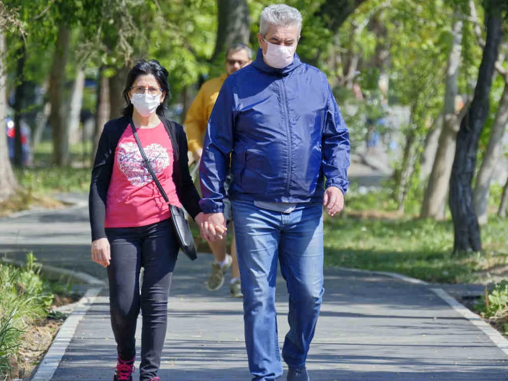 În cele trei zile de libertate, românii vor trăi fără restricții, iar epidemia ar putea „lovi” din nou