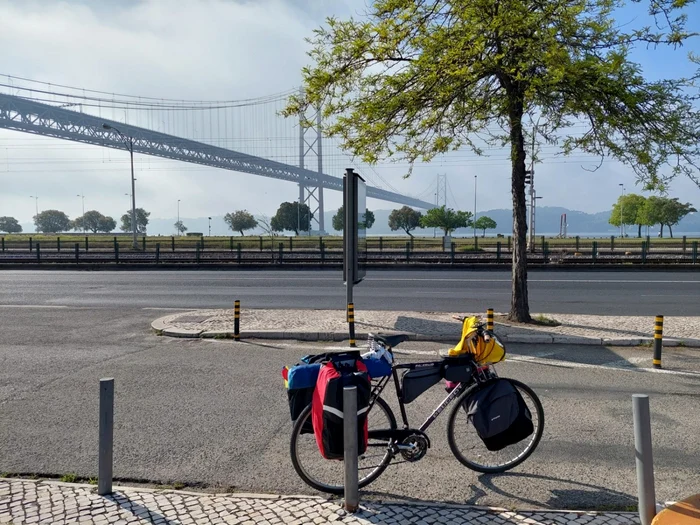 Ioan Dan Gaşpar cu bicicleta în Portugalia