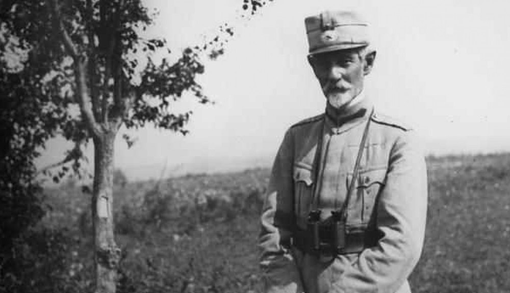 Mareșalul Alexandru Averescu, eroul de la Mărăști și Oituz. Tot de numele său se leagă reprimarea Răscoalei de la 1907
