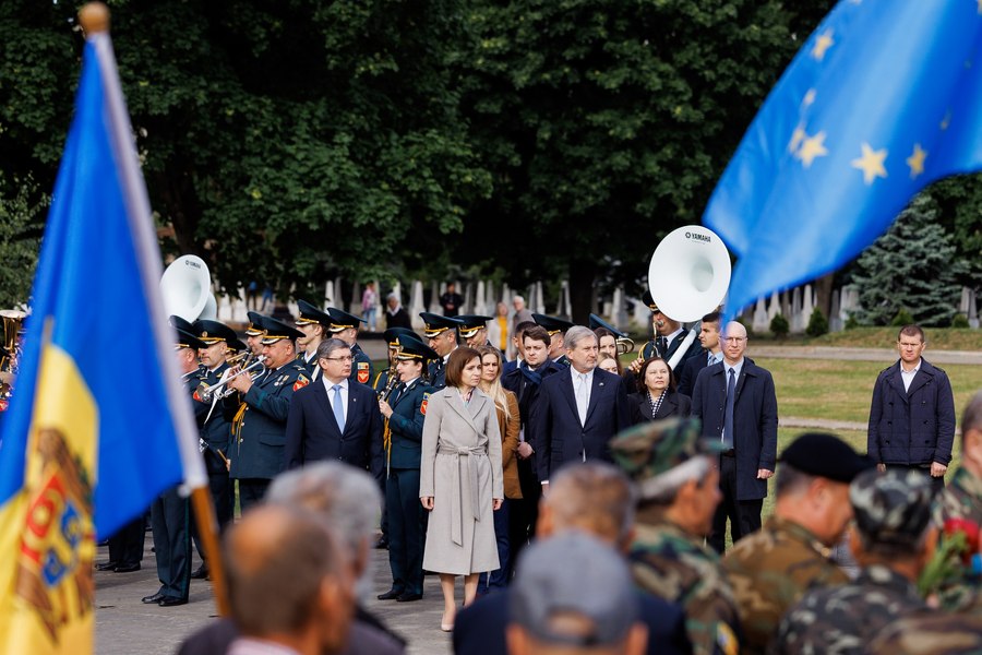 Pro-europenii din Republica Moldova au sărbătorit Ziua Europei, iar pro-ruşii Ziua Victoriei
