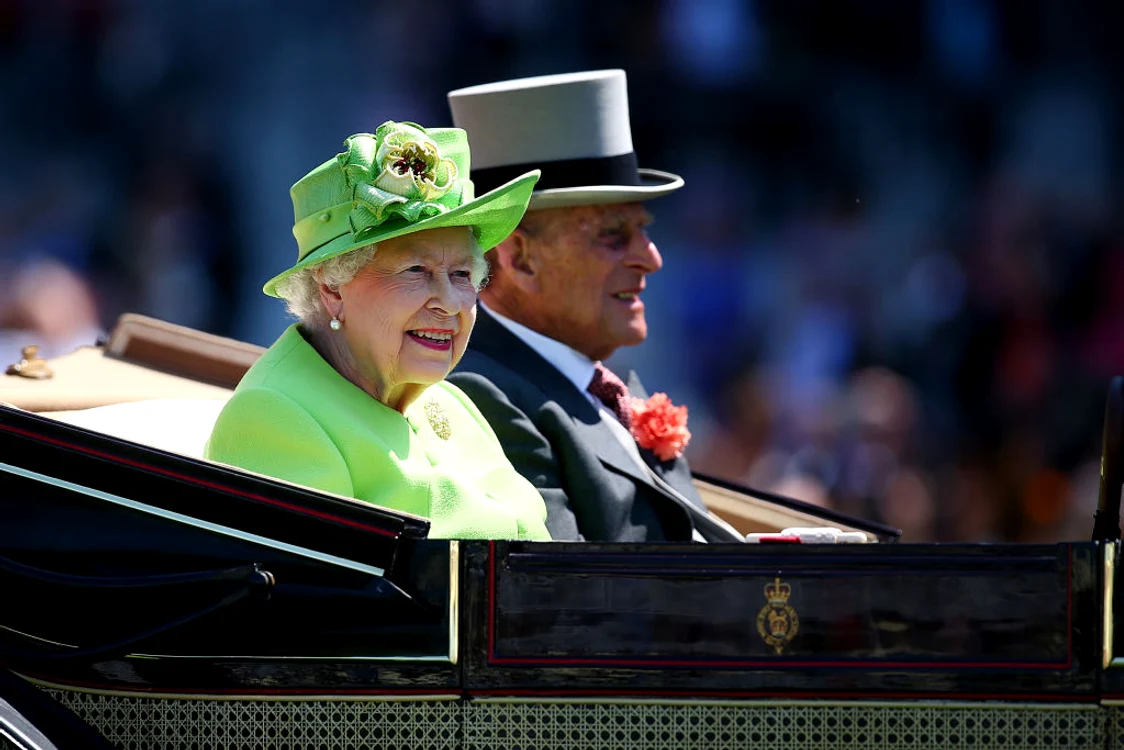 
    Regina Elisabeta a II-a și prințul Philip s-au vaccinat împotriva Covid-19foto: Getty Images  
