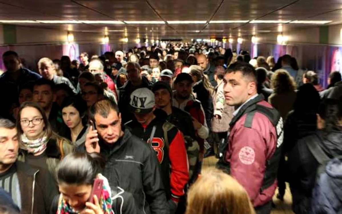 Aglomeratie metrou - pasaj unirii FOTO Florin Suler/Click
