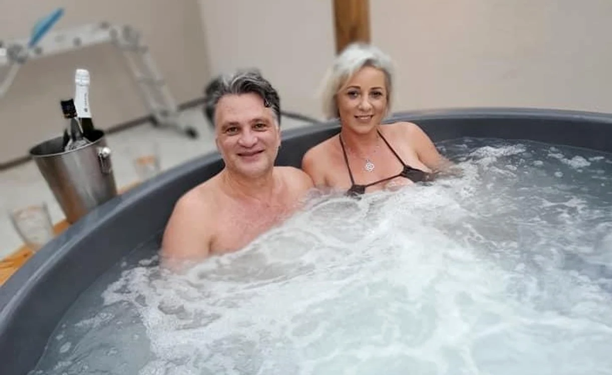 
    Mihai Onilă și viitoarea lui soțiefoto: arhivă personală  