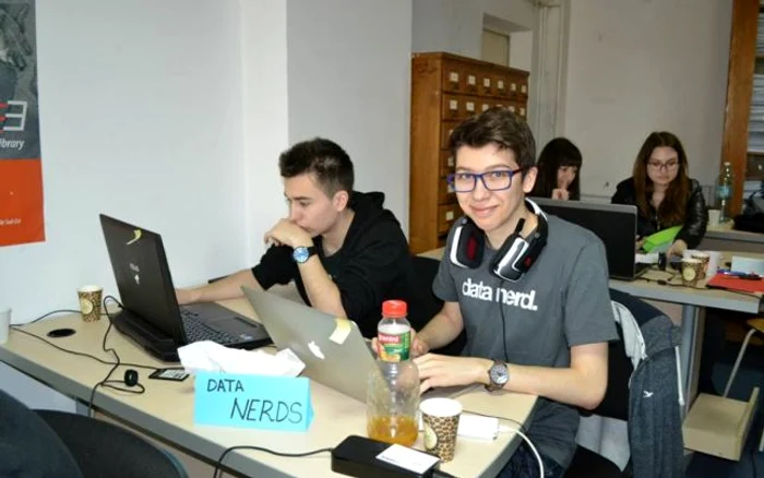 
    Aleaxandru Roșianu, tânărul care a făcut Facebook o rețea mai bună pentru toată lumea  