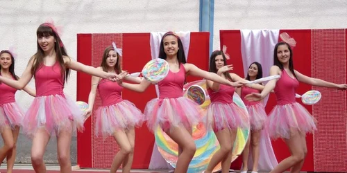 Spactacol de caritate dat de elevi, pentru colegii lor cu nevoi speciale