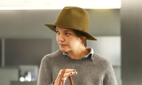 *EXCLUSIVE* Flying Solo   Katie Holmes Jets out of LAX jpeg