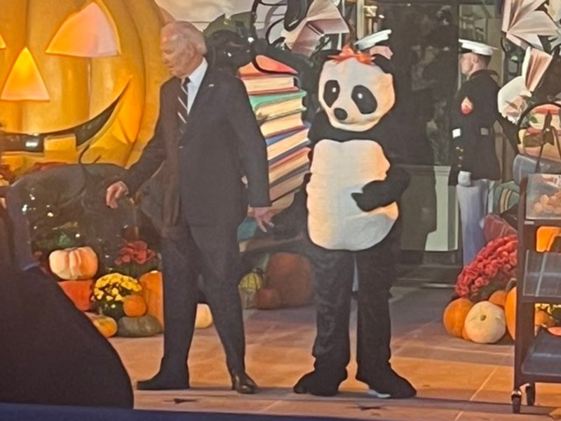 Val de ironii după ce prima doamnă a SUA s-a deghizat de Halloween. „Trăim într-o lume bolnavă”