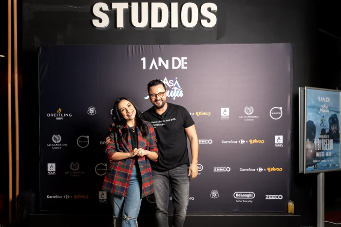 Andra și-a susținut soțul la sărbătorirea unui an de podcast