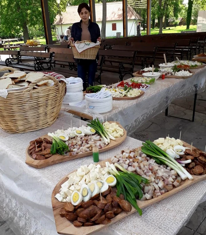 Produse din gospodăria oamenilor FOTO Mic dejun la Margina