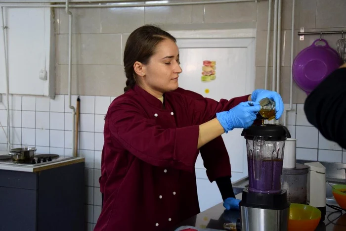 Anna în laboratorul dulce. FOTO: Arhivă personală