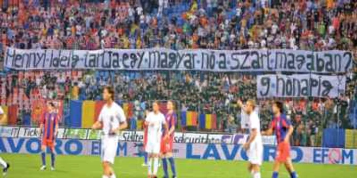 Acesta este bannerul rasist pentru care Steaua a fost amendată de UEFA