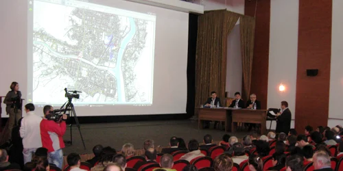 Locuitorii din zona de Nord a oraşului se întâlnesc cu primarul interimar